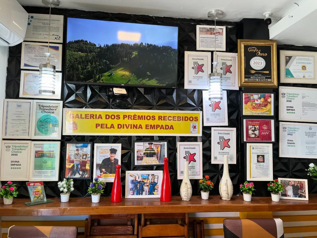 Instagram post from divinaempadailheus. This post is in position 1.